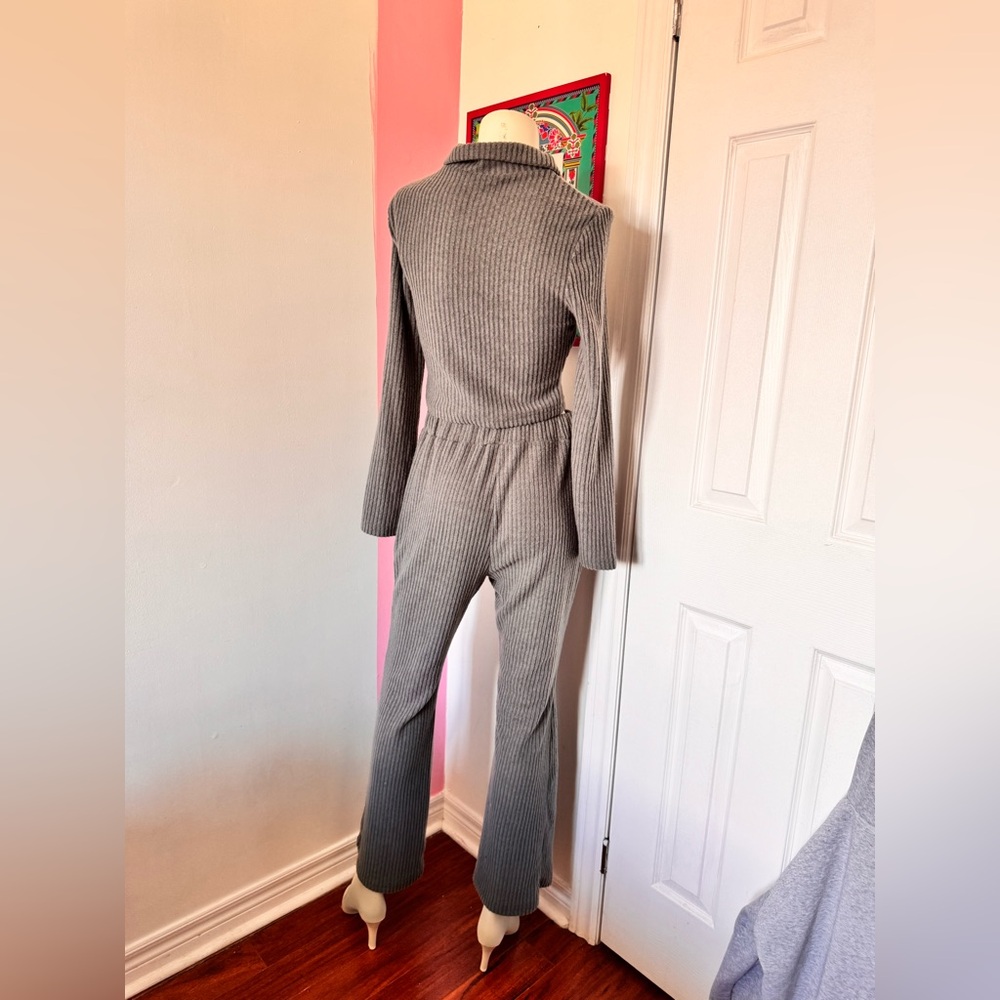 Grey Ribbed Zip Up Cropped Jacket and Flared Pants Set - Picture 3 of 7